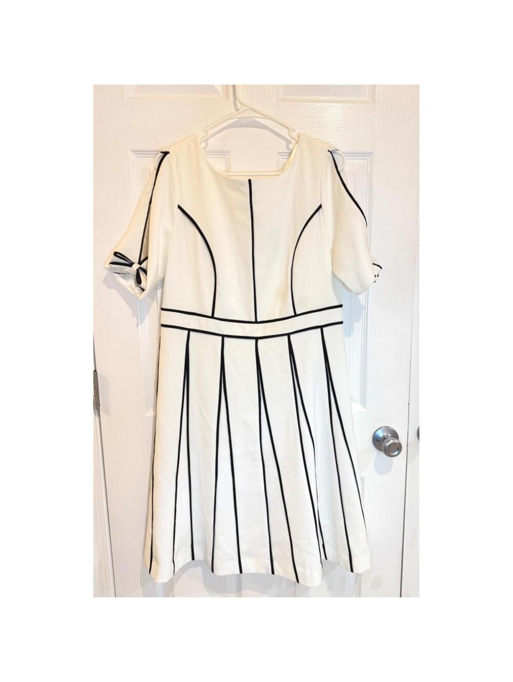:) Chic White Dress with Black Piping - Size 10 [COPY]